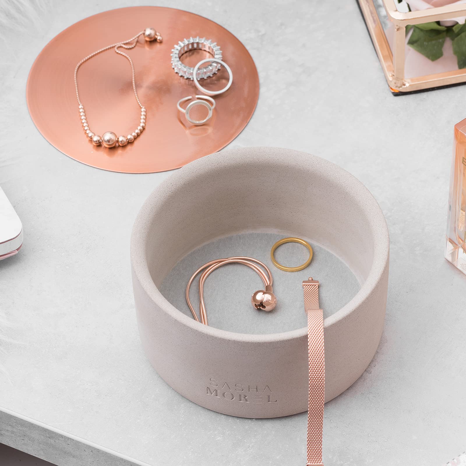 Elegant Concrete Jewellery Organiser
