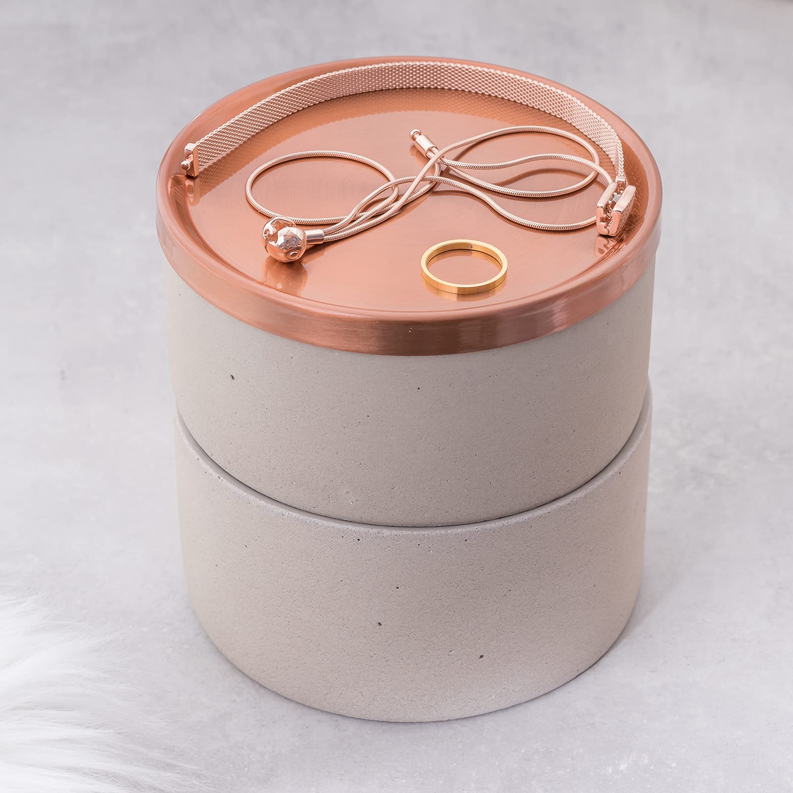 Elegant Concrete Jewellery Organiser