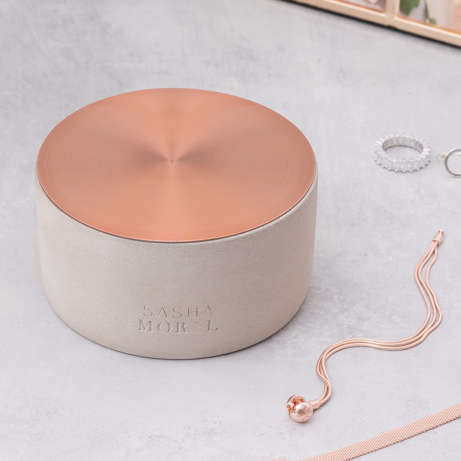 Elegant Concrete Jewellery Organiser