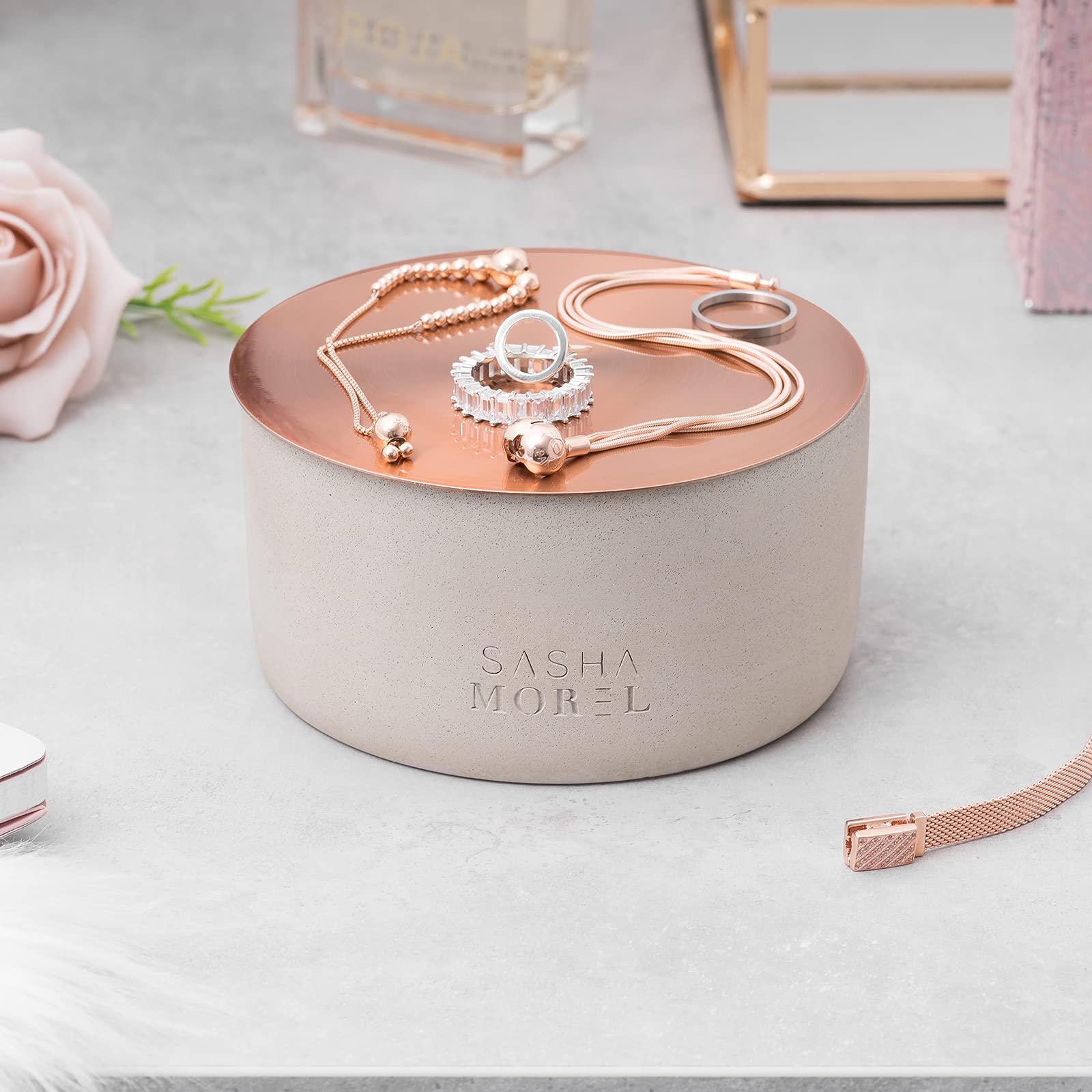 Elegant Concrete Jewellery Organiser