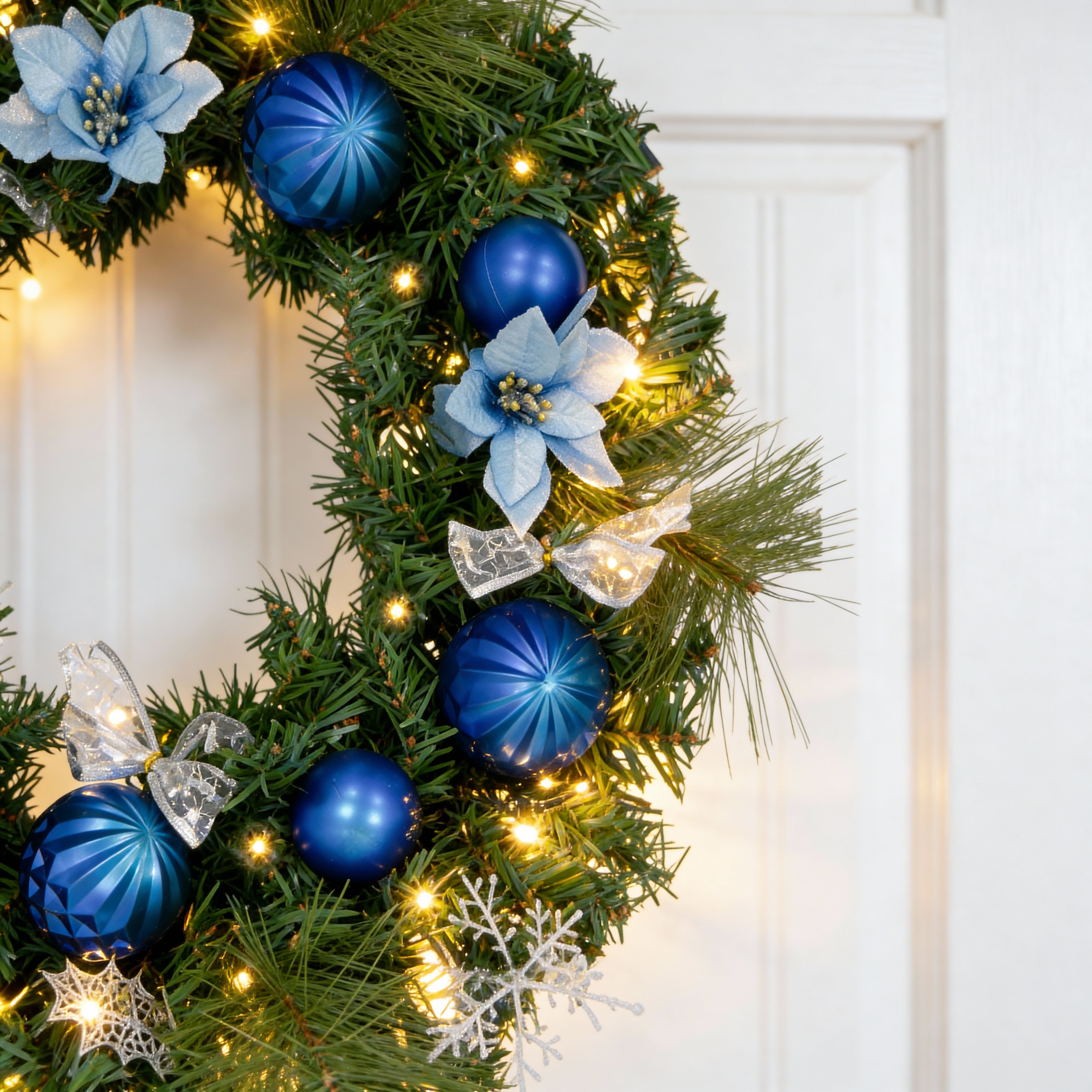 Illuminated Winter Christmas Wreath-Christmas Decor-GloBrite-DREIBACH